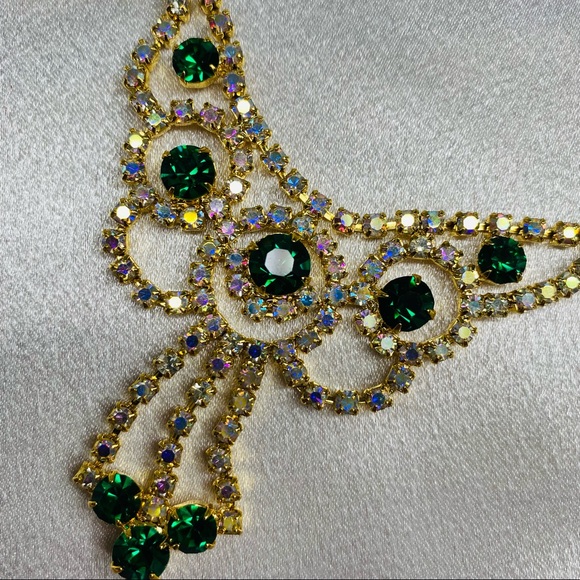 Emerald Butterfly Rhinestones Necklace - Picture 3 of 3